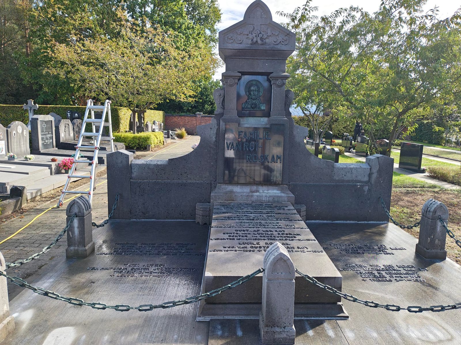 Na de reiniging: Grafmonument reiniging in Booischot